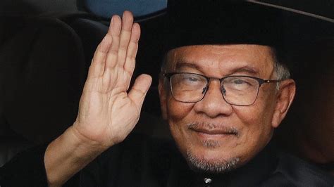 M­a­l­e­z­y­a­ ­B­a­ş­b­a­k­a­n­ı­ ­İ­b­r­a­h­i­m­ ­m­e­c­l­i­s­t­e­n­ ­g­ü­v­e­n­o­y­u­ ­a­l­d­ı­